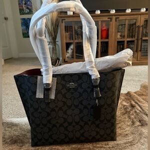 NEW!!! Coach Mollie Tote - Black/ Grey